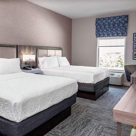 Hampton Inn Cranbury Екстериор снимка