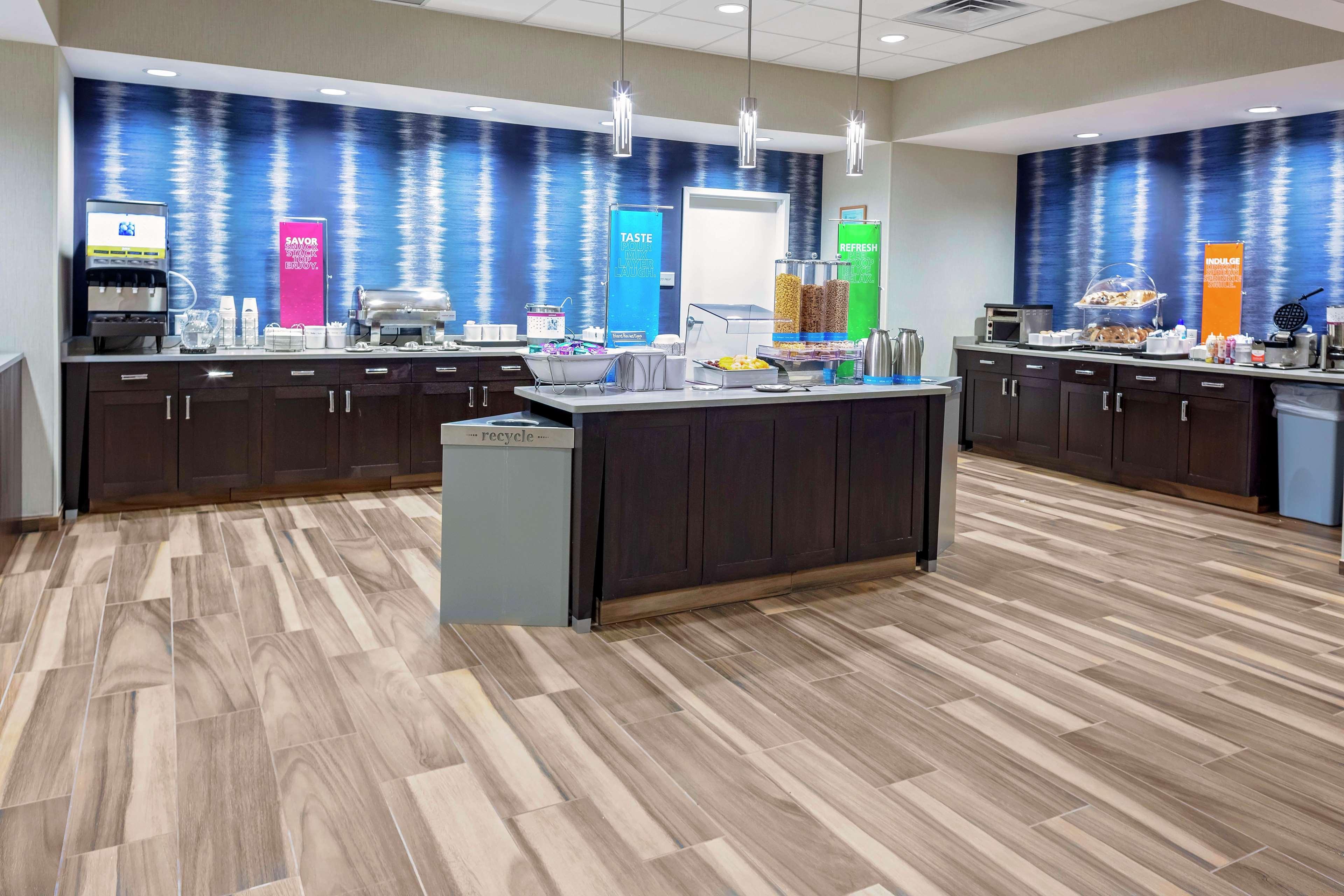 Hampton Inn Cranbury Екстериор снимка