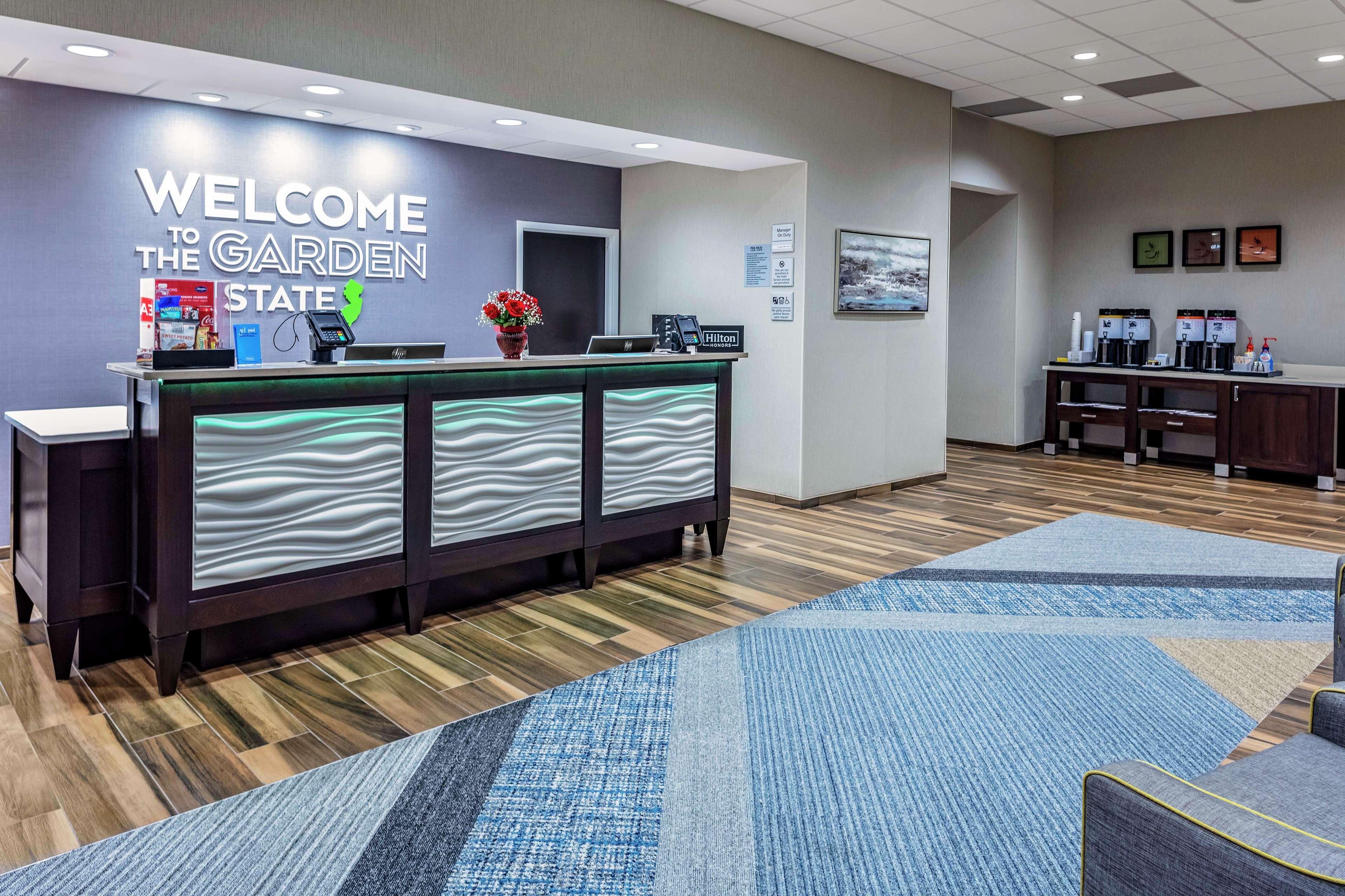 Hampton Inn Cranbury Екстериор снимка