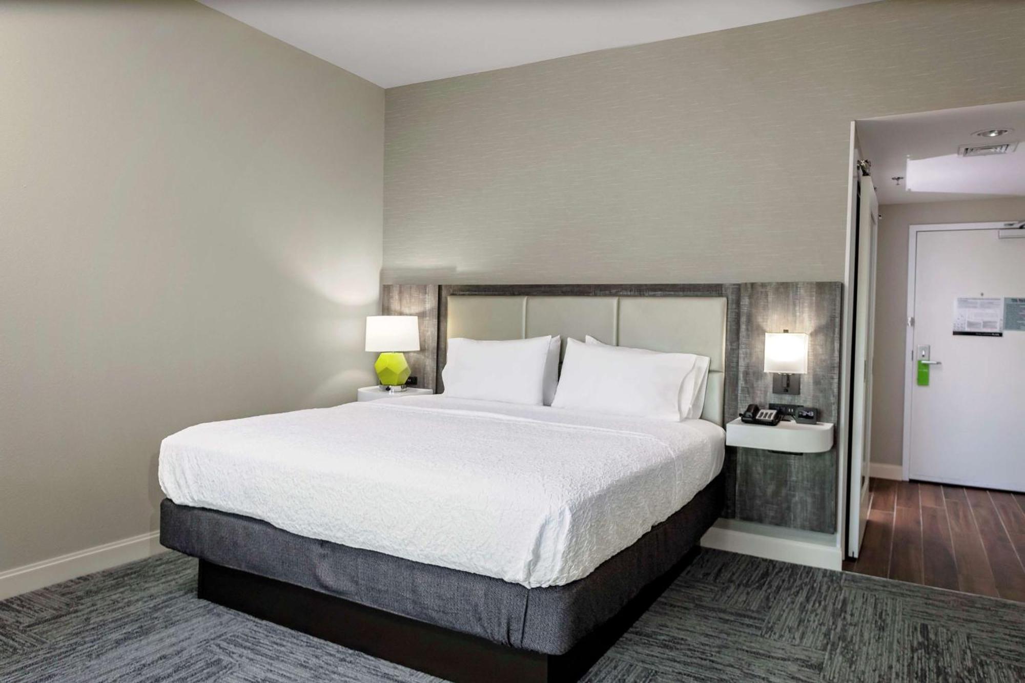 Hampton Inn Cranbury Екстериор снимка